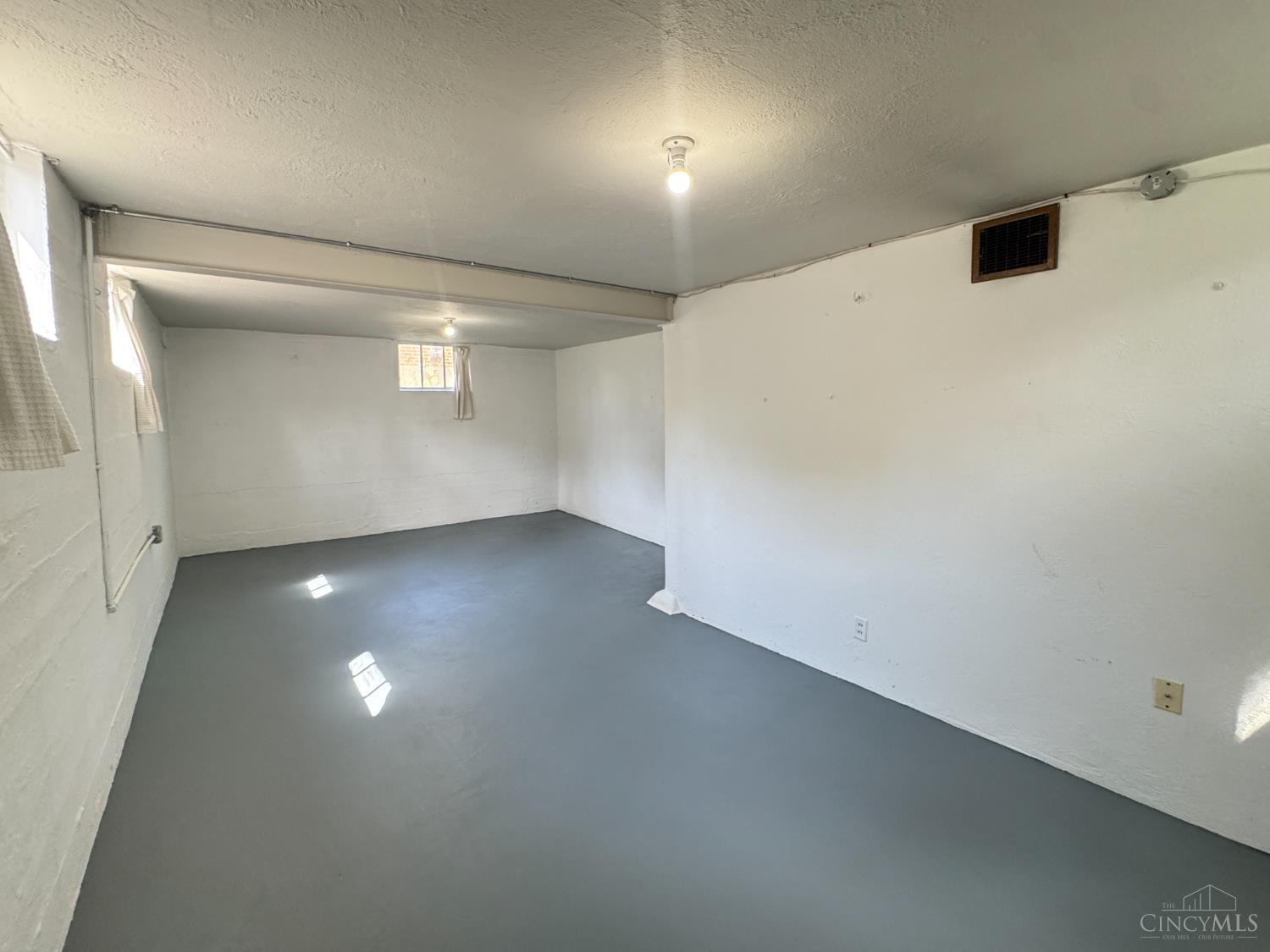 3411 Oak Lane
