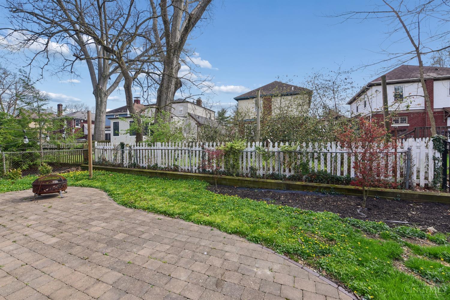 3411 Oak Lane
