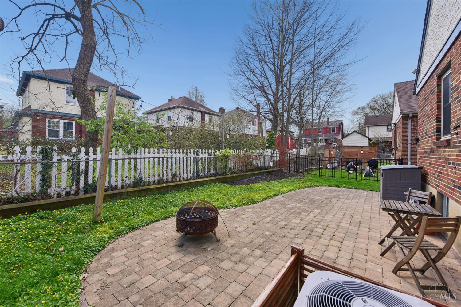 3411 Oak Lane
