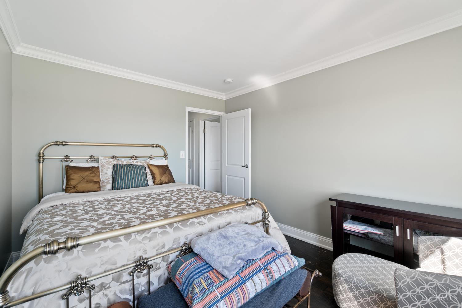 2200 Victory Parkway 1806