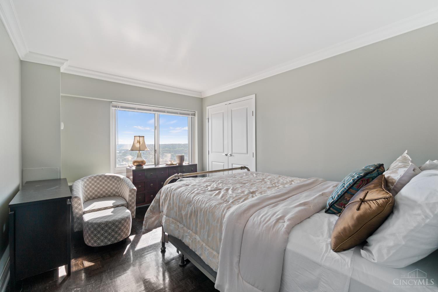 2200 Victory Parkway 1806