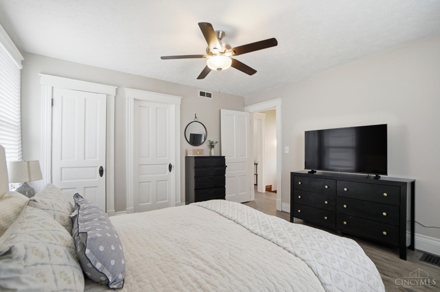 4310 Thirty Third Avenue