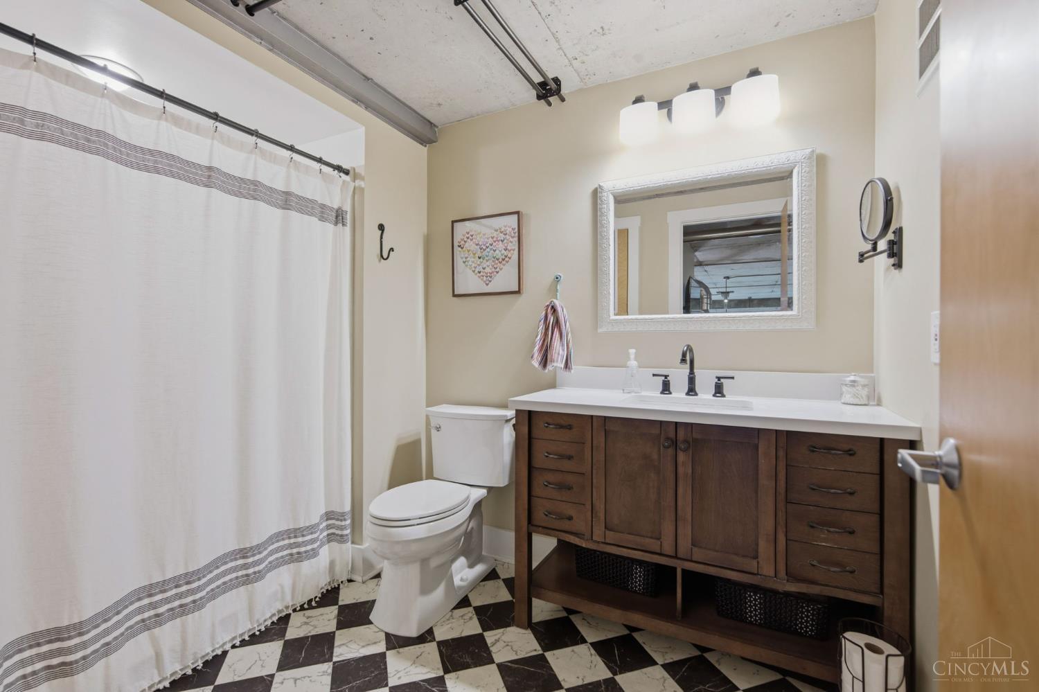 353 W Fourth Street 602