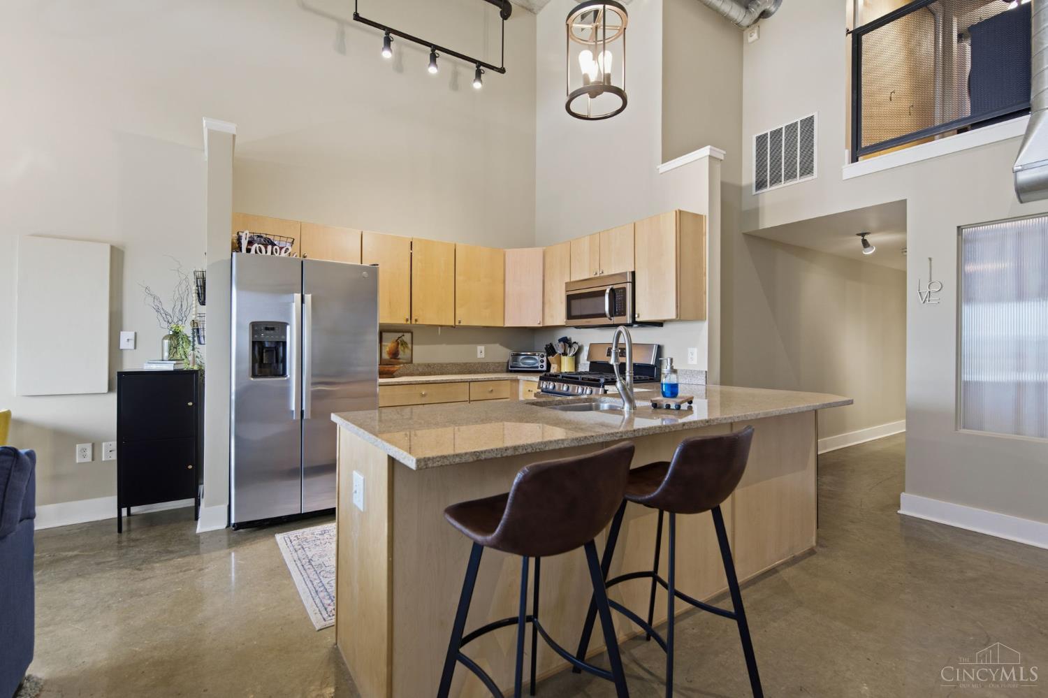 353 W Fourth Street 602