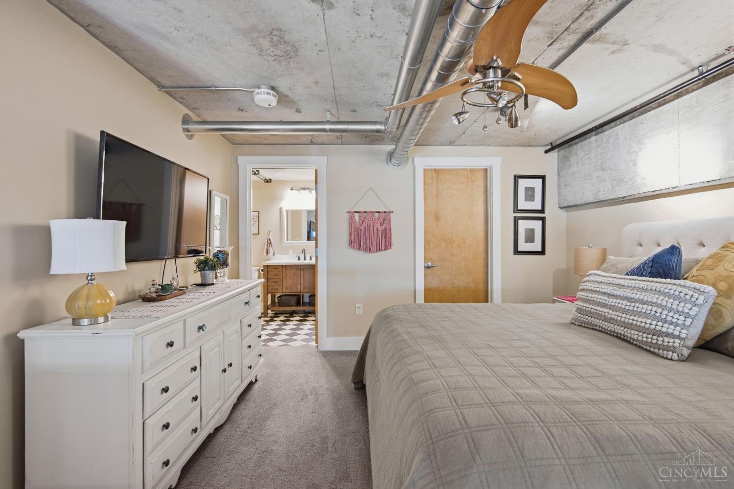 353 W Fourth Street 602