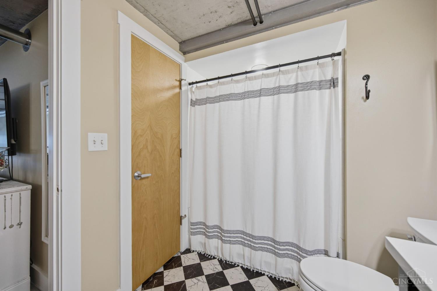 353 W Fourth Street 602