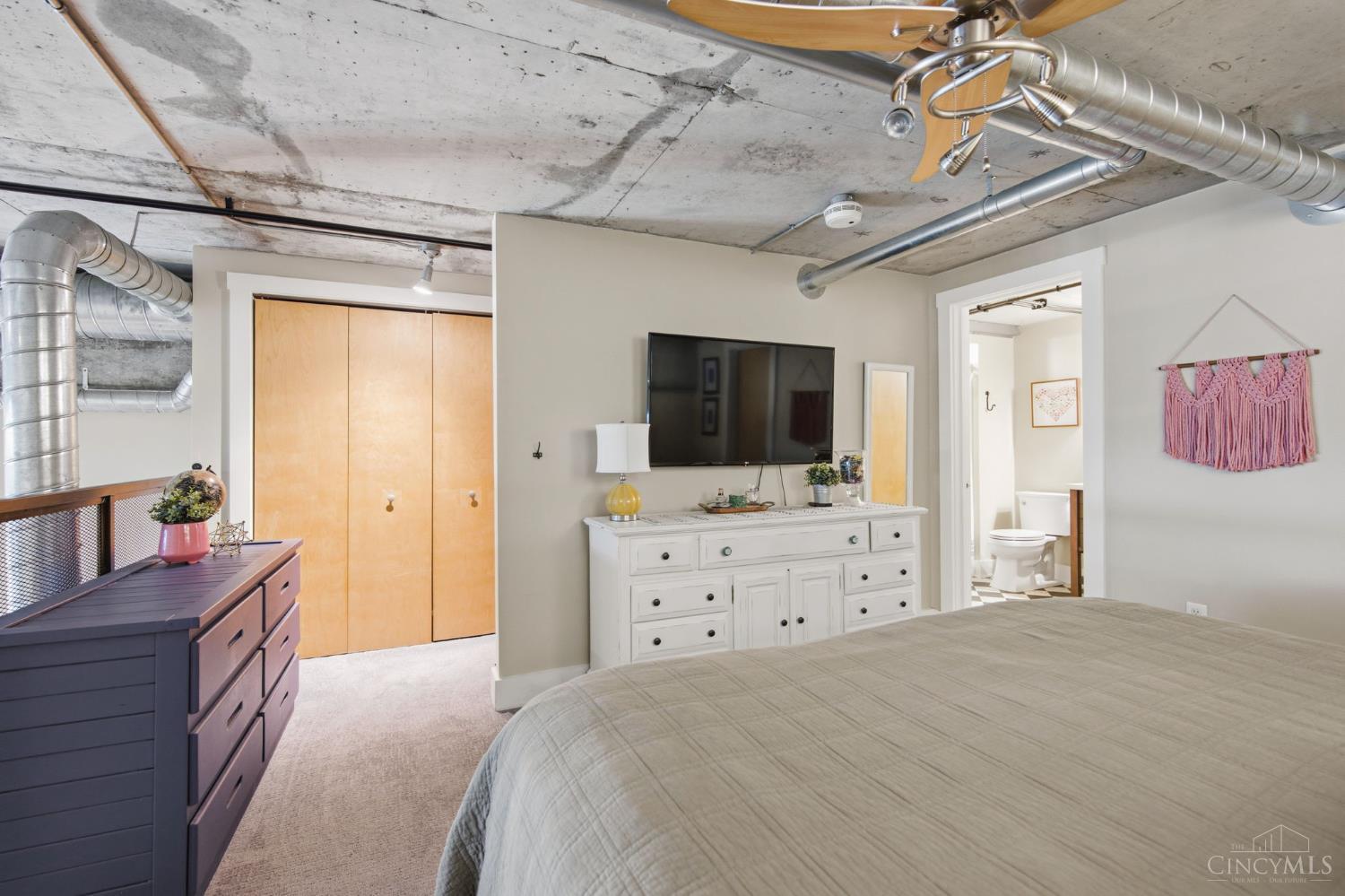 353 W Fourth Street 602