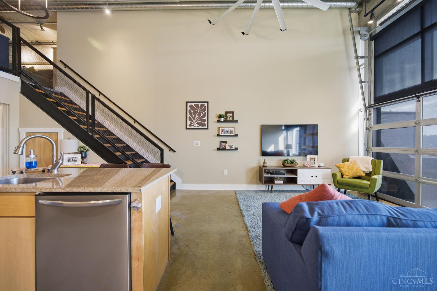 353 W Fourth Street 602