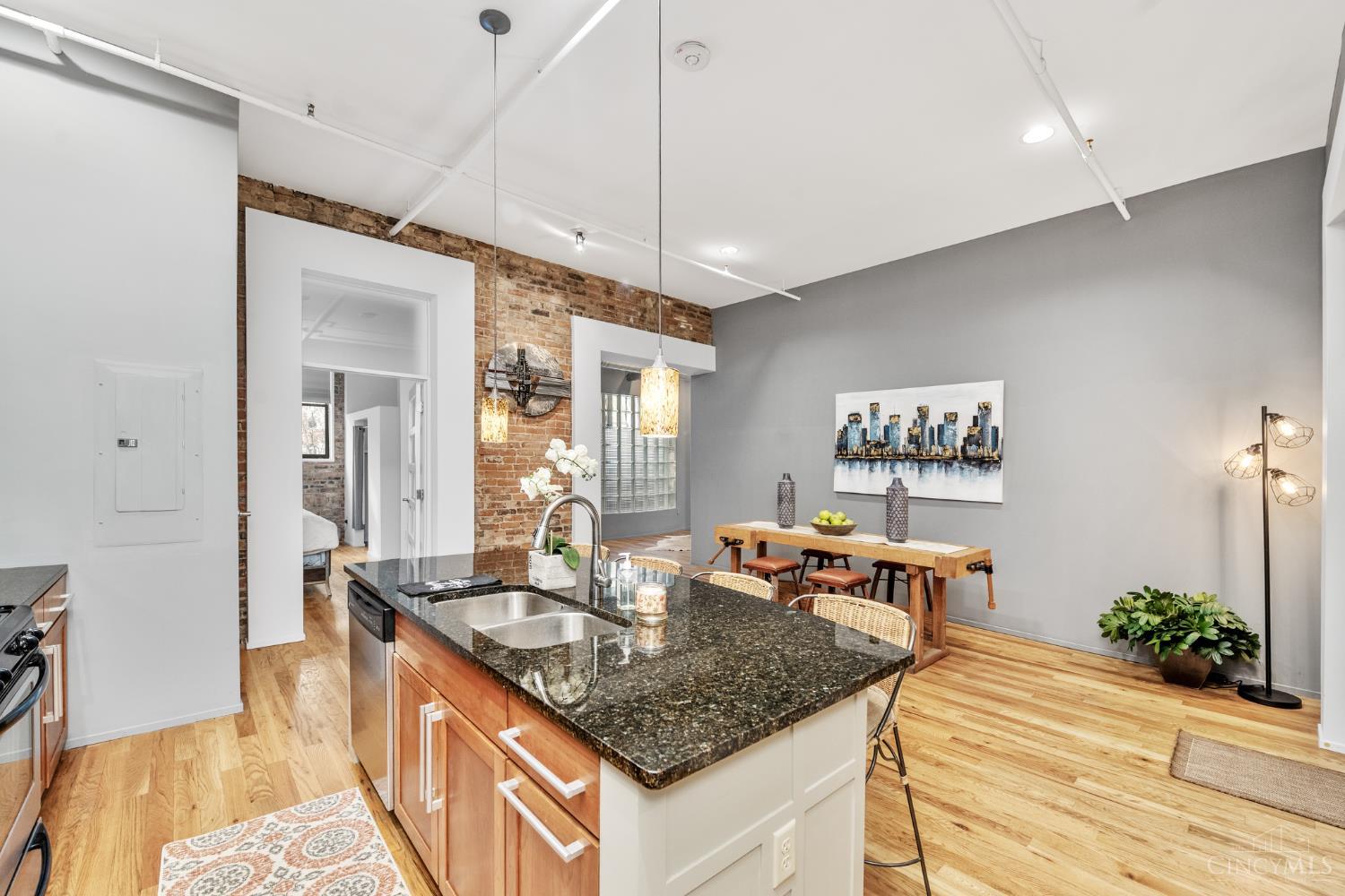 1214 Vine Street 3