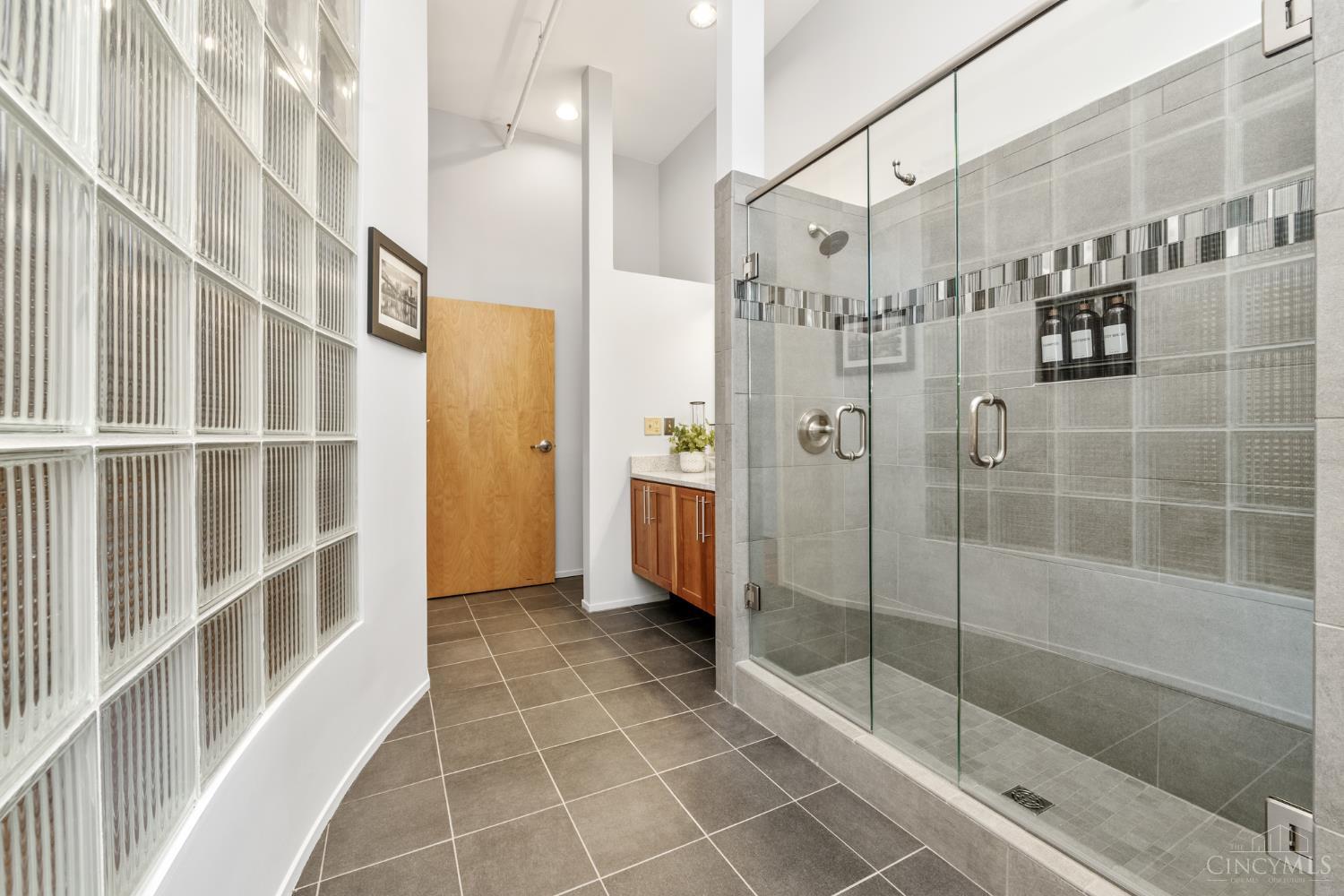 1214 Vine Street 3