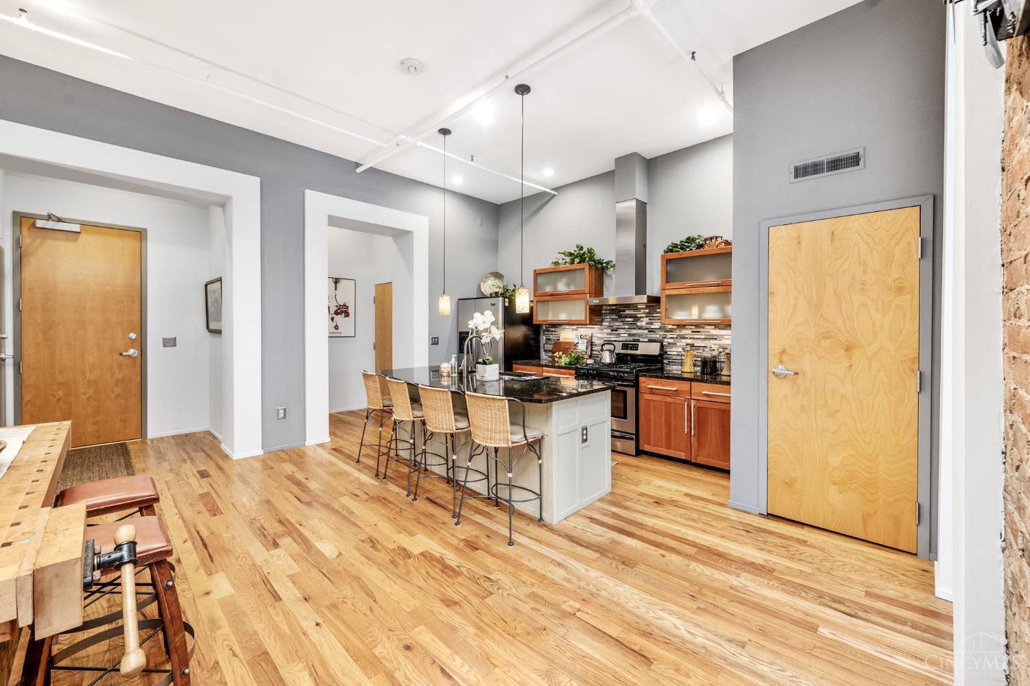 1214 Vine Street 3