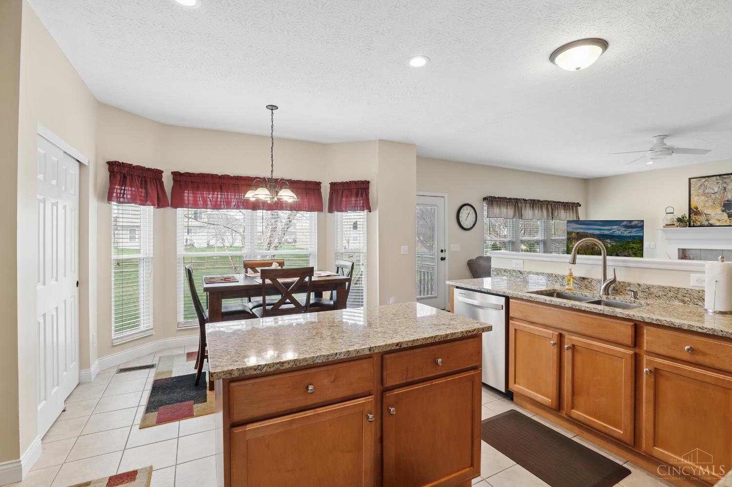 6066 Glen View