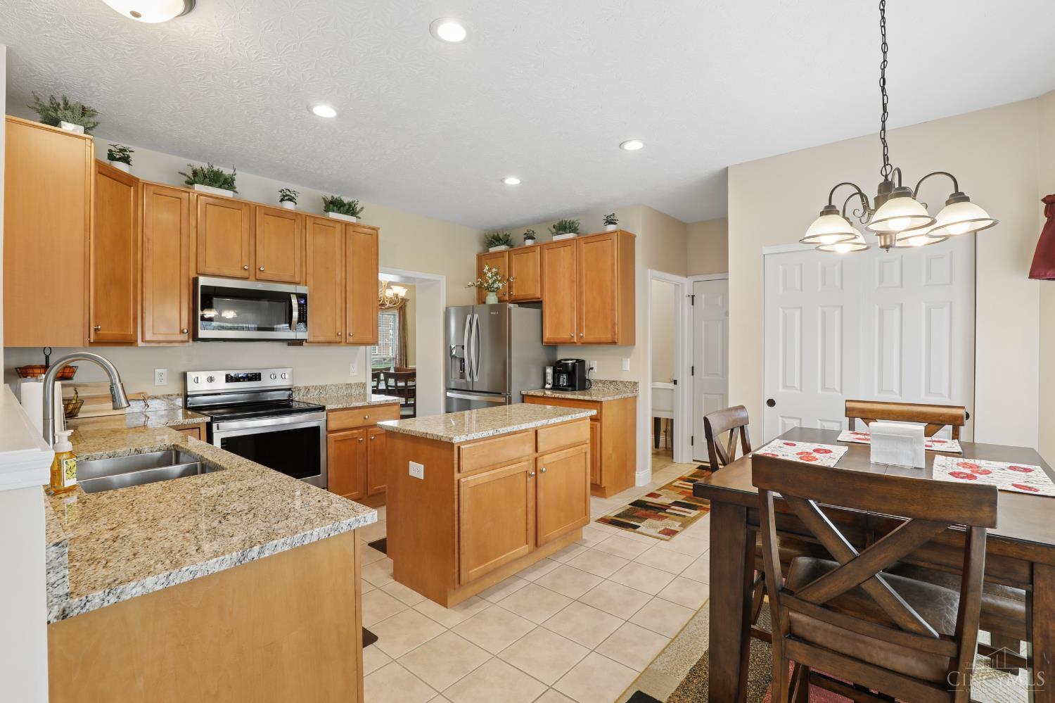 6066 Glen View