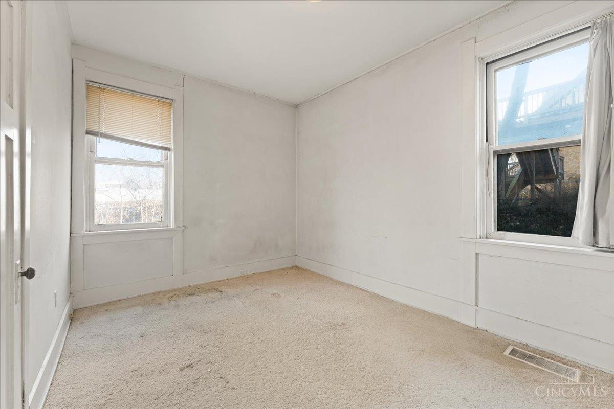 558 Howell Avenue