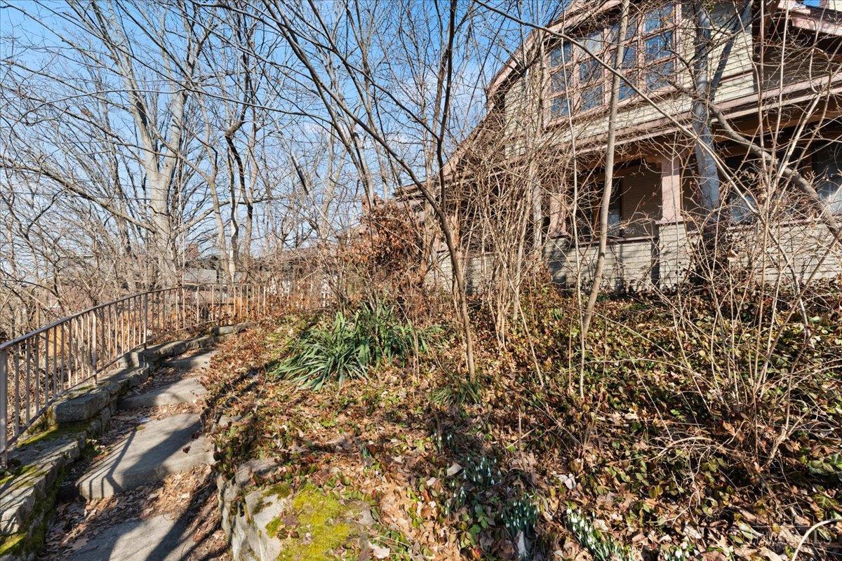 558 Howell Avenue