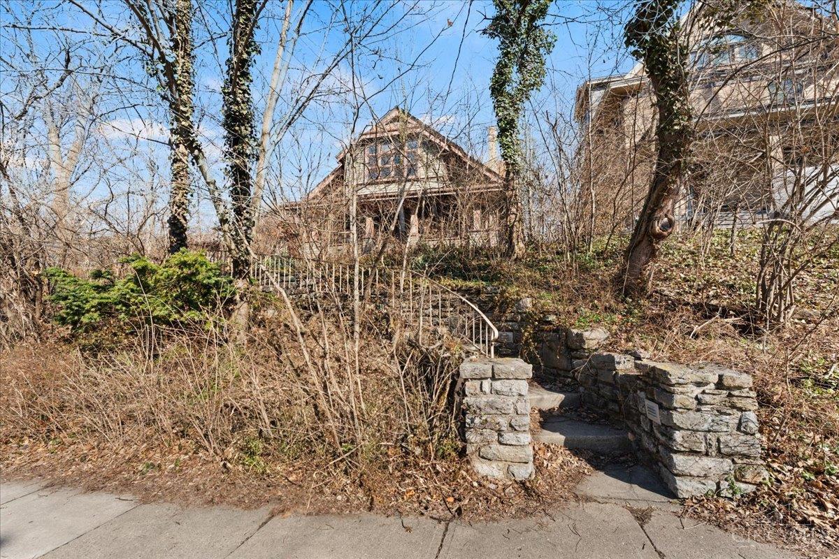 558 Howell Avenue