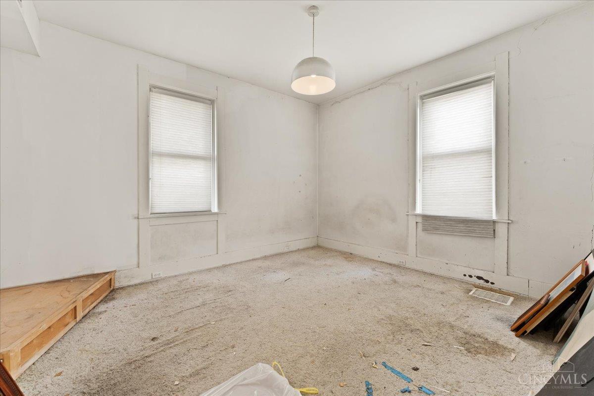558 Howell Avenue