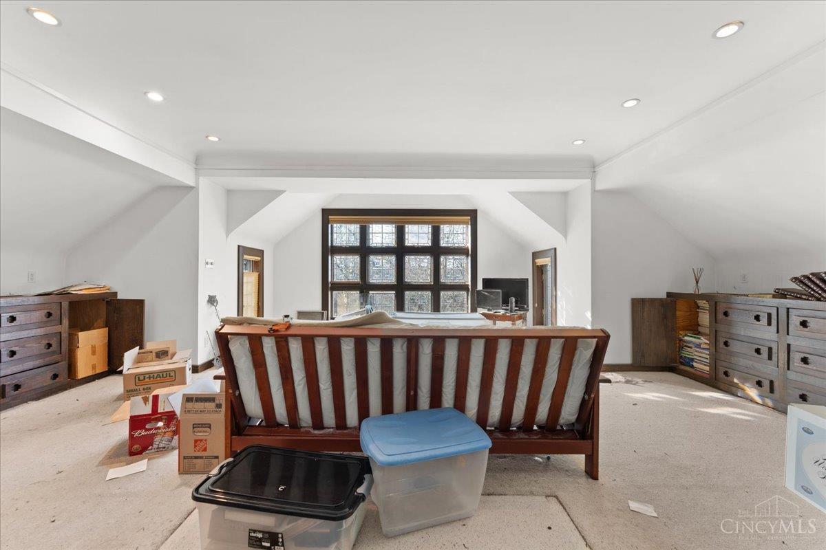558 Howell Avenue