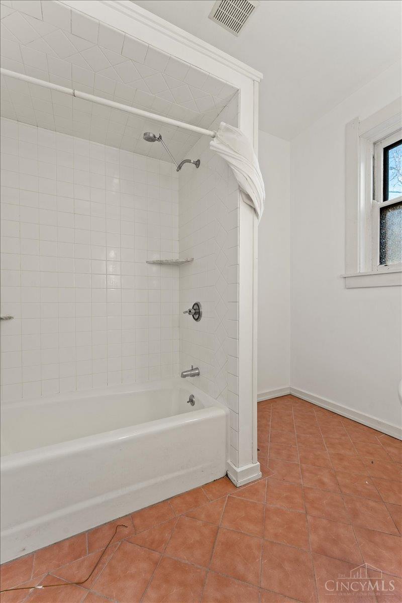 558 Howell Avenue