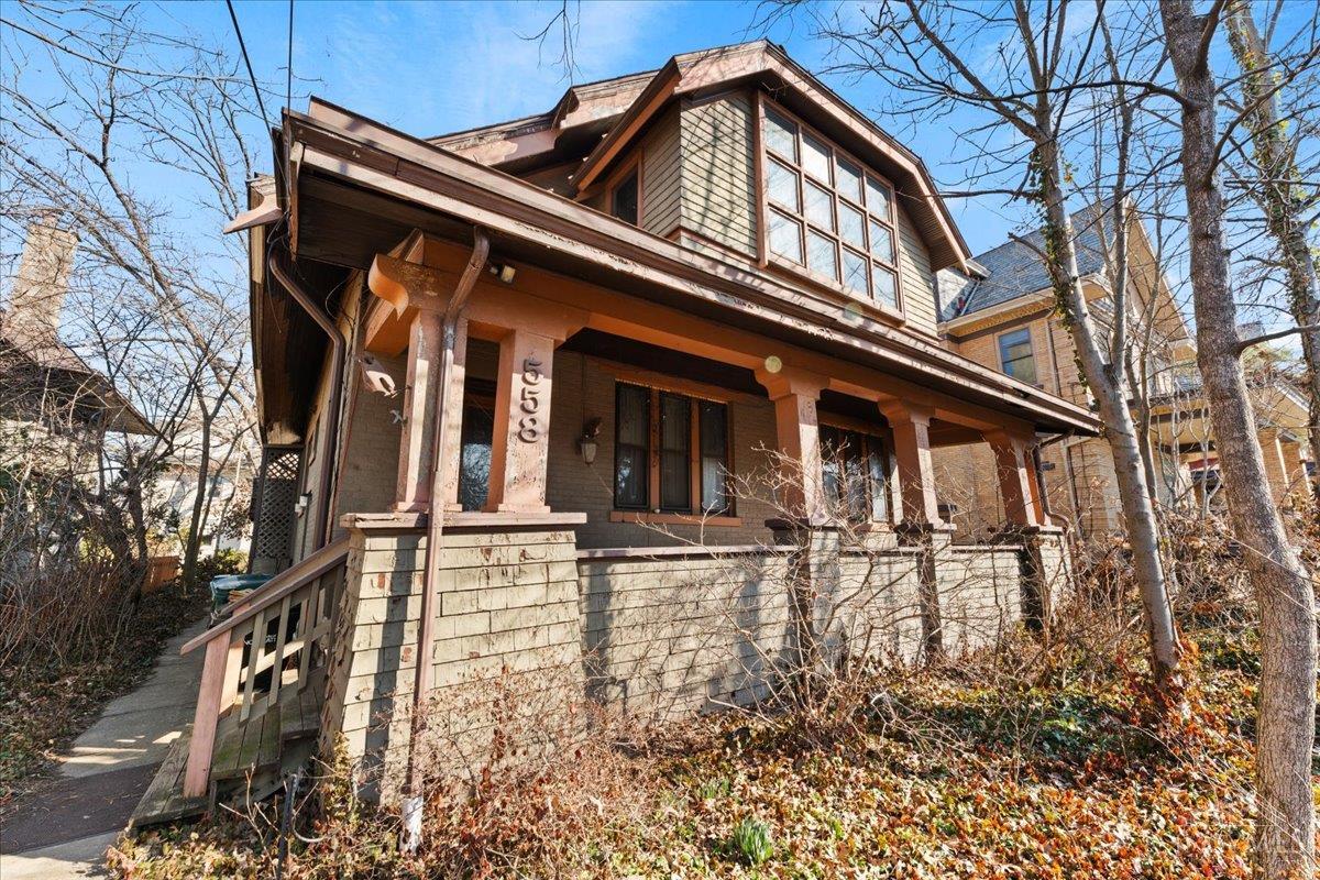 558 Howell Avenue