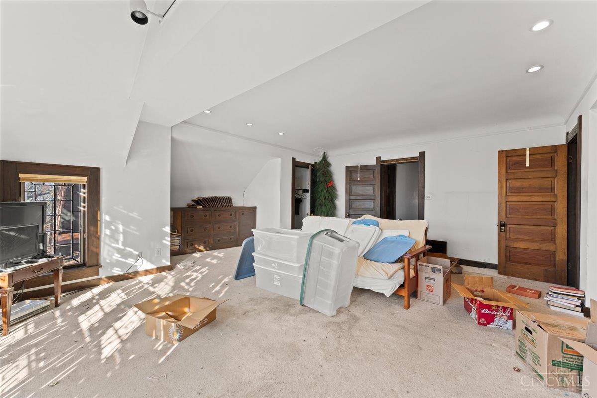 558 Howell Avenue