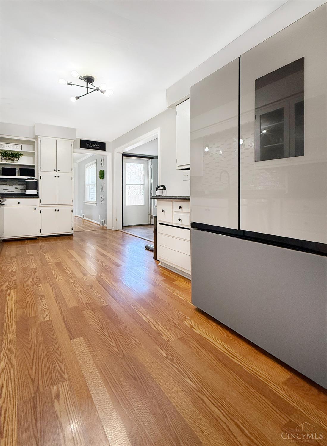 1049 New London Road
