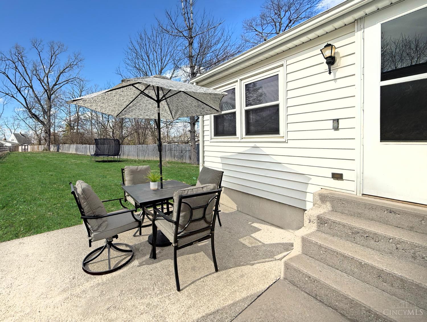 1049 New London Road