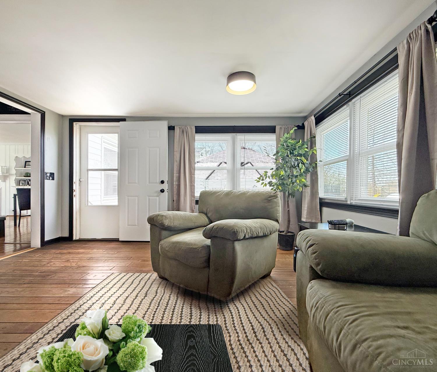 1049 New London Road