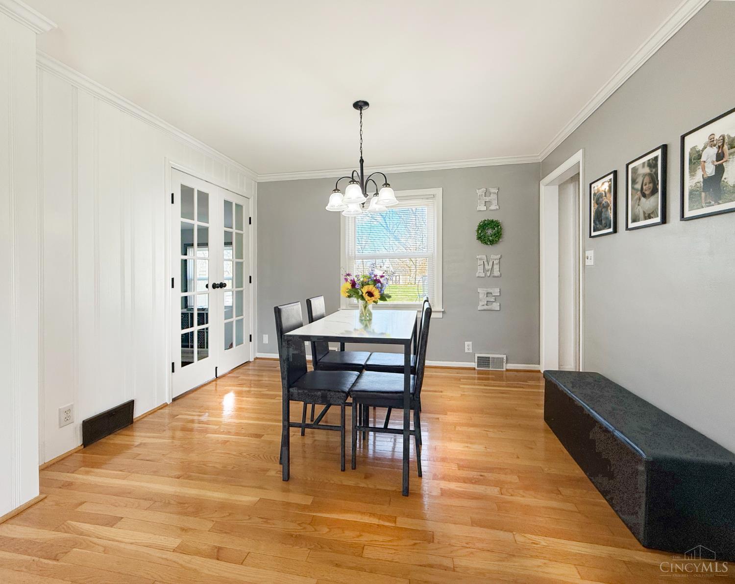 1049 New London Road