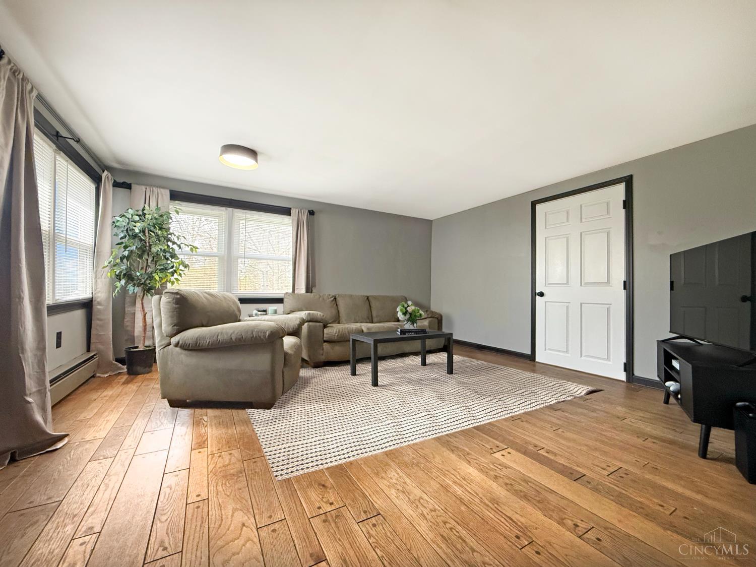 1049 New London Road