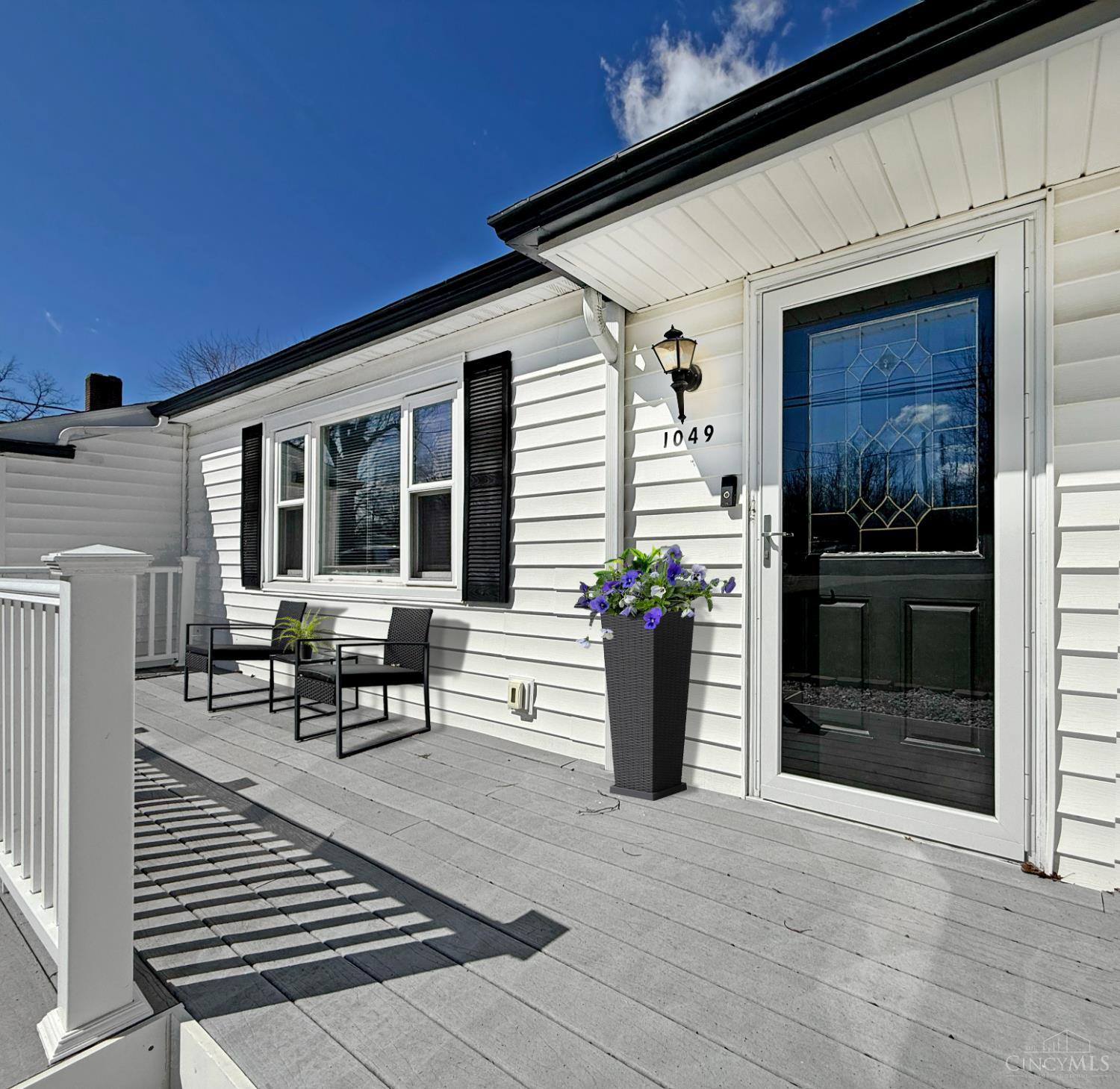 1049 New London Road