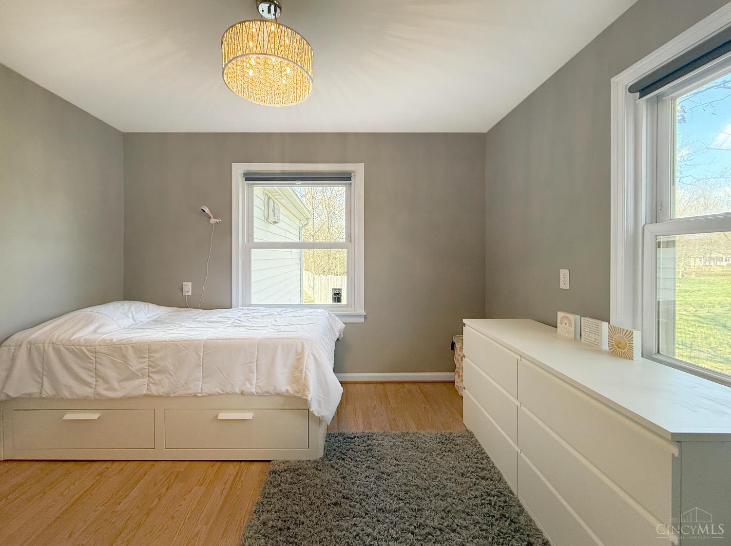 1049 New London Road