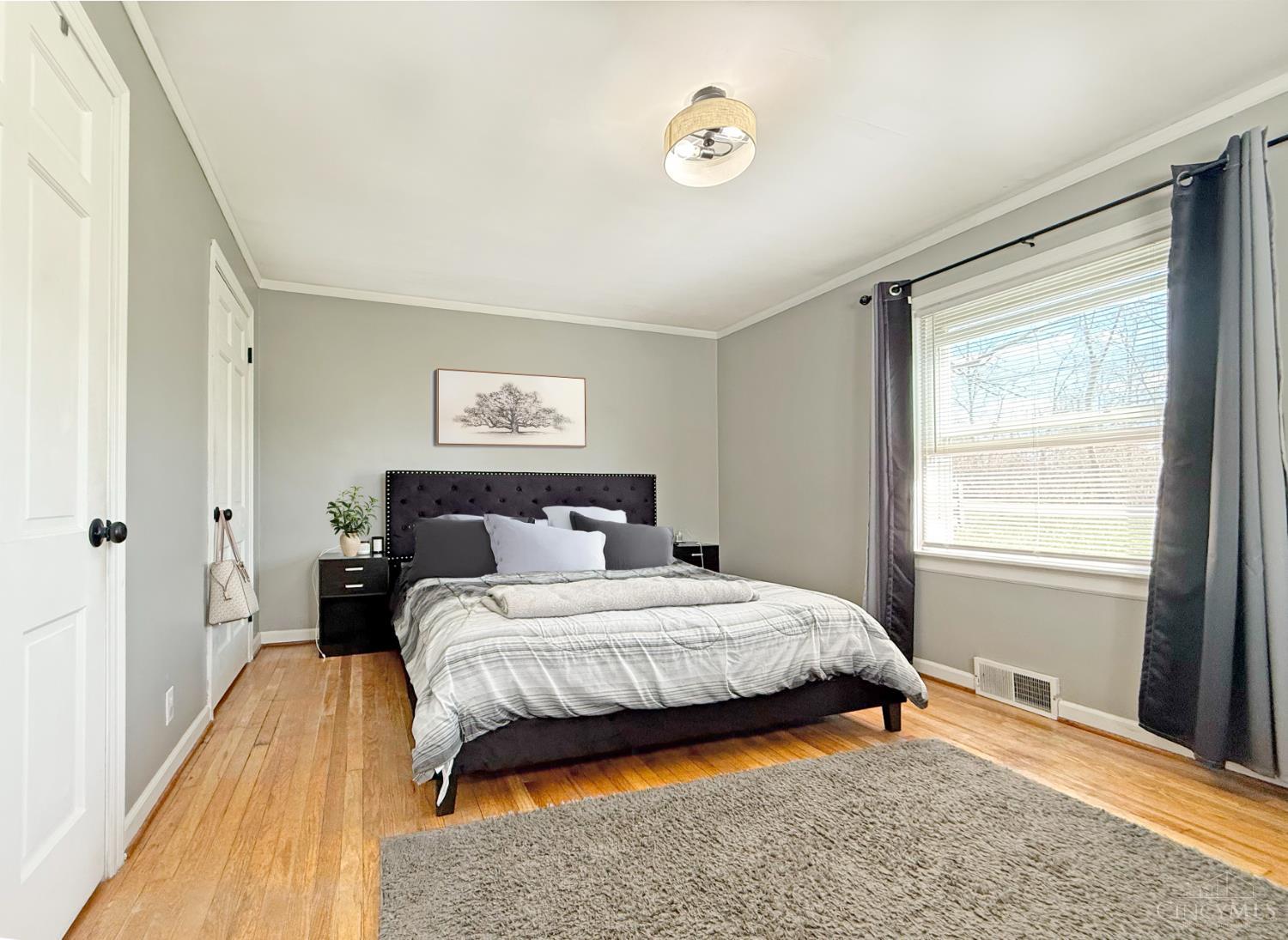 1049 New London Road