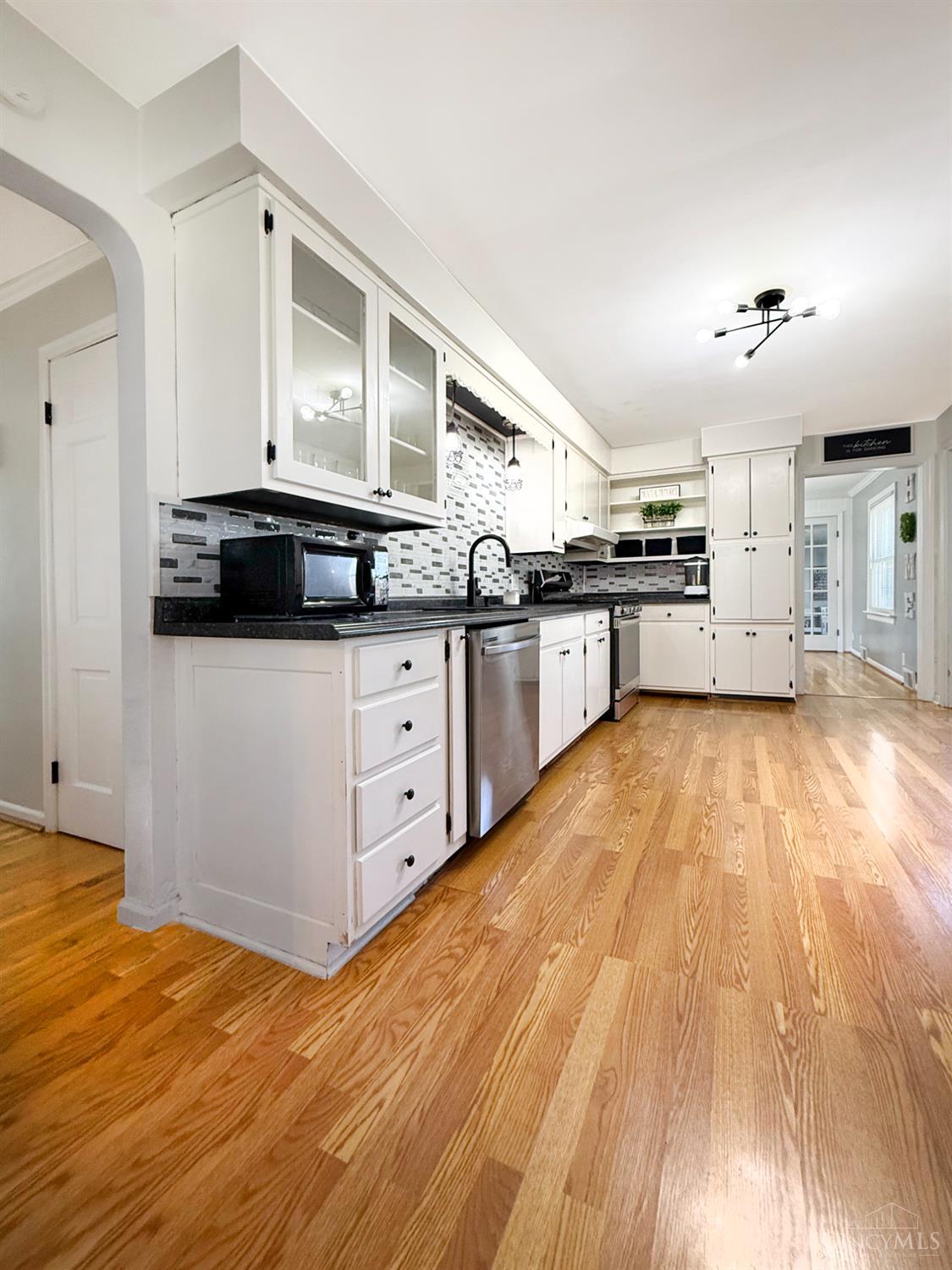 1049 New London Road