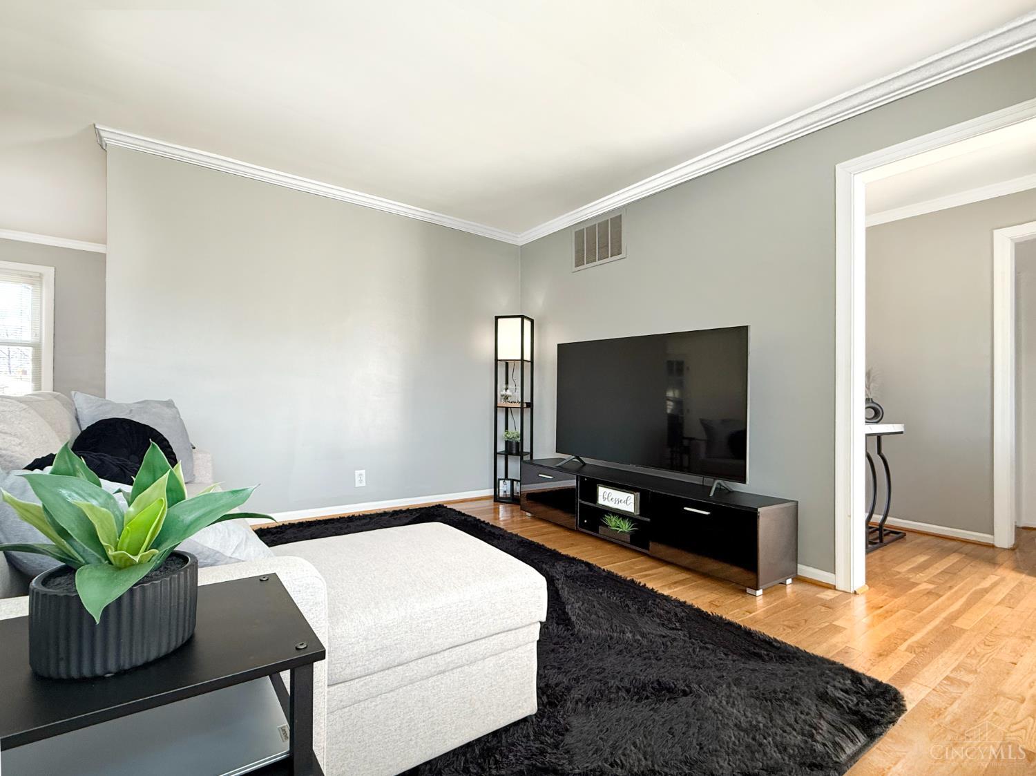 1049 New London Road