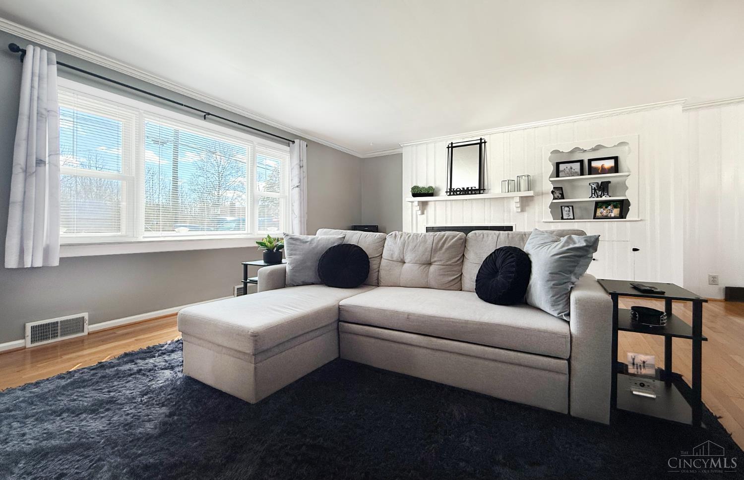 1049 New London Road