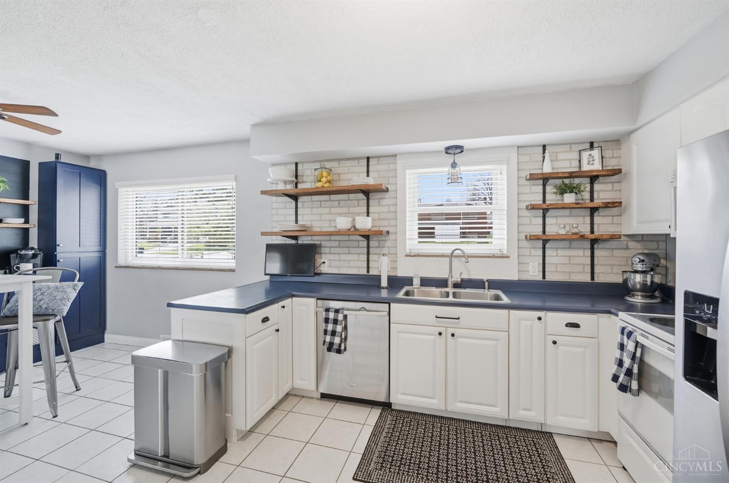 3301 Cresentview Lane