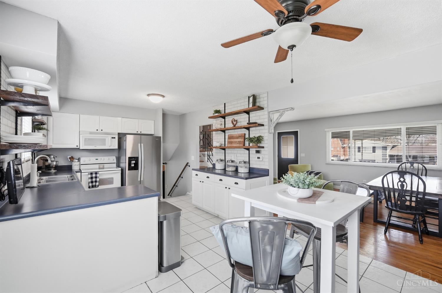 3301 Cresentview Lane