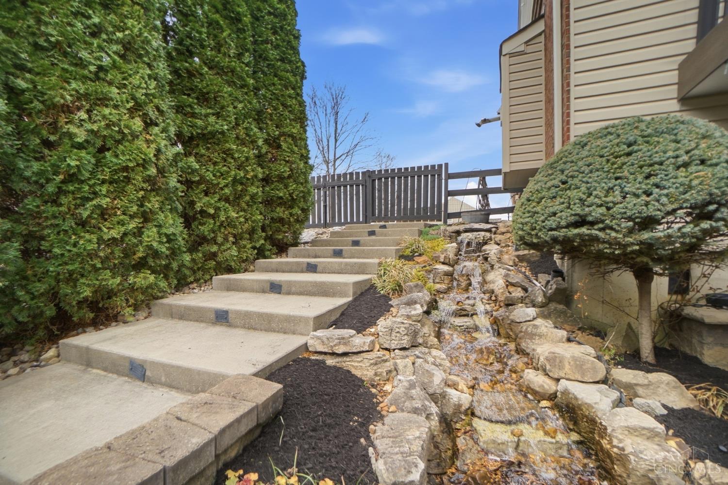 5290 Poets Way