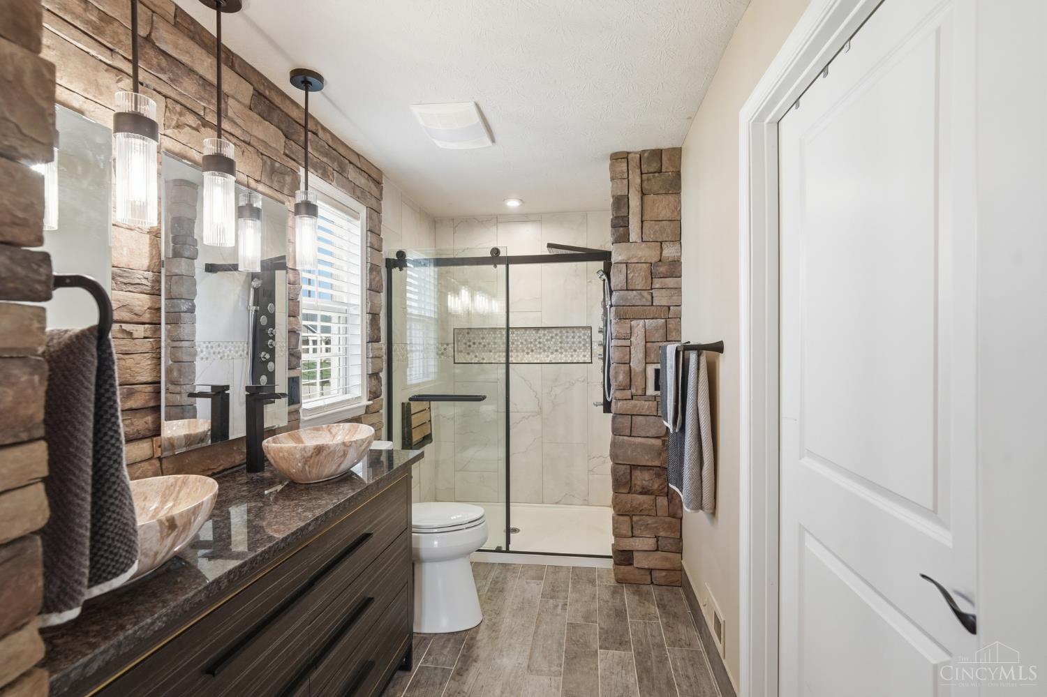 4001 Ivy Wood Drive