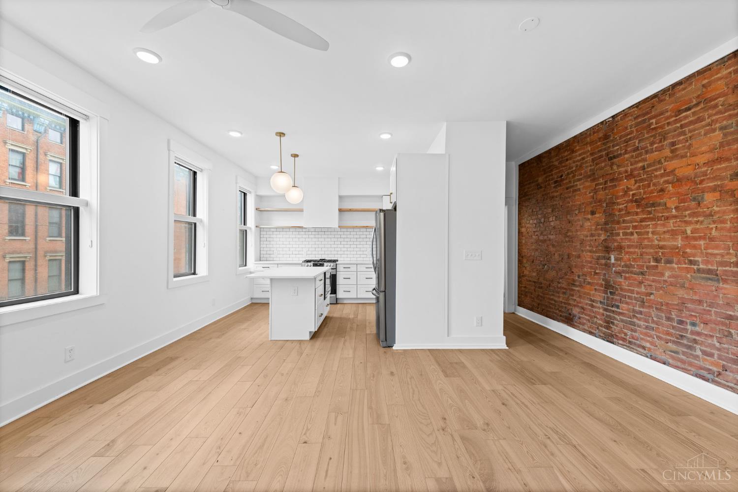 1909 Race Street 2