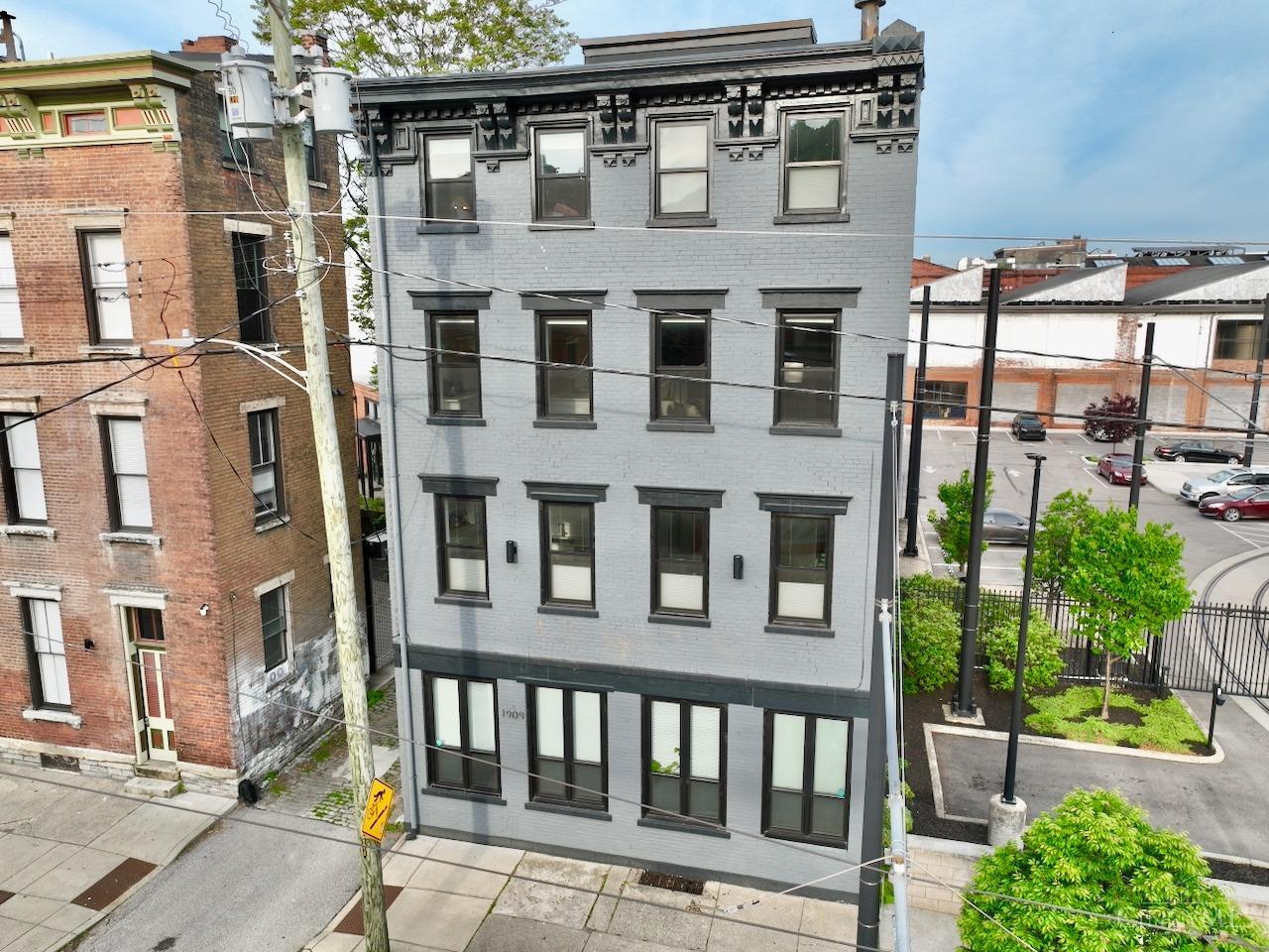 1909 Race Street 2