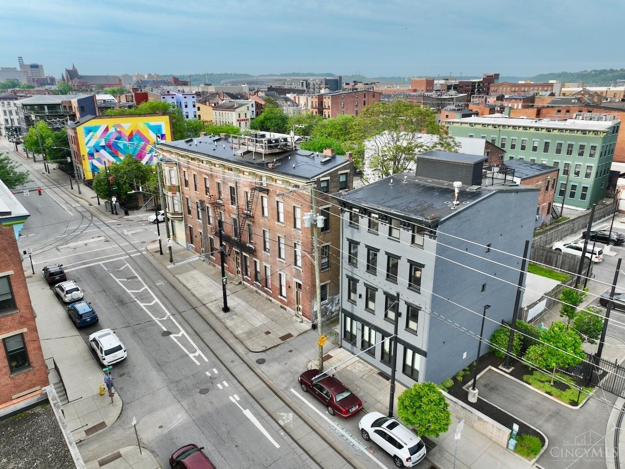 1909 Race Street 2