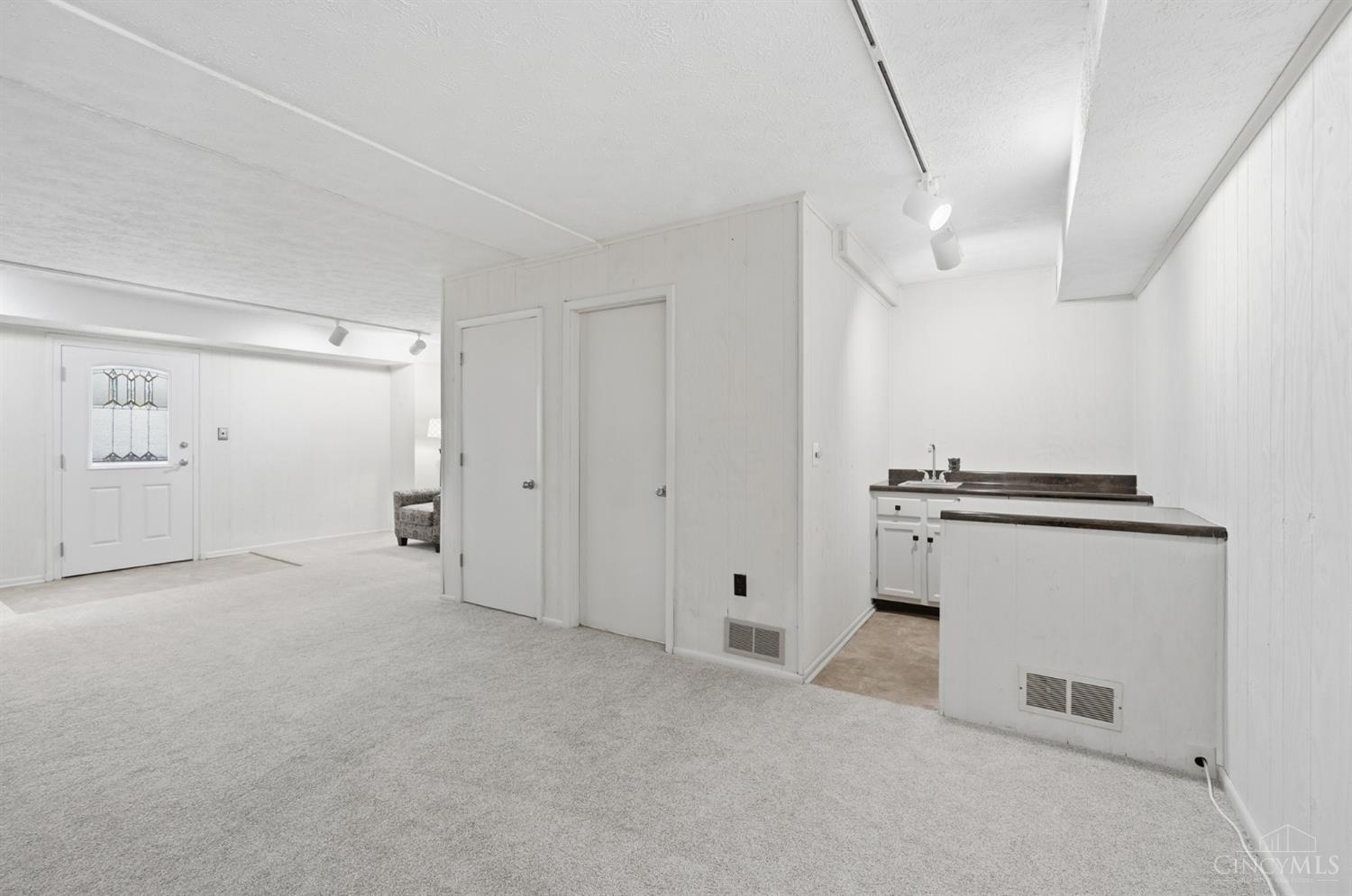9678 Iris Drive