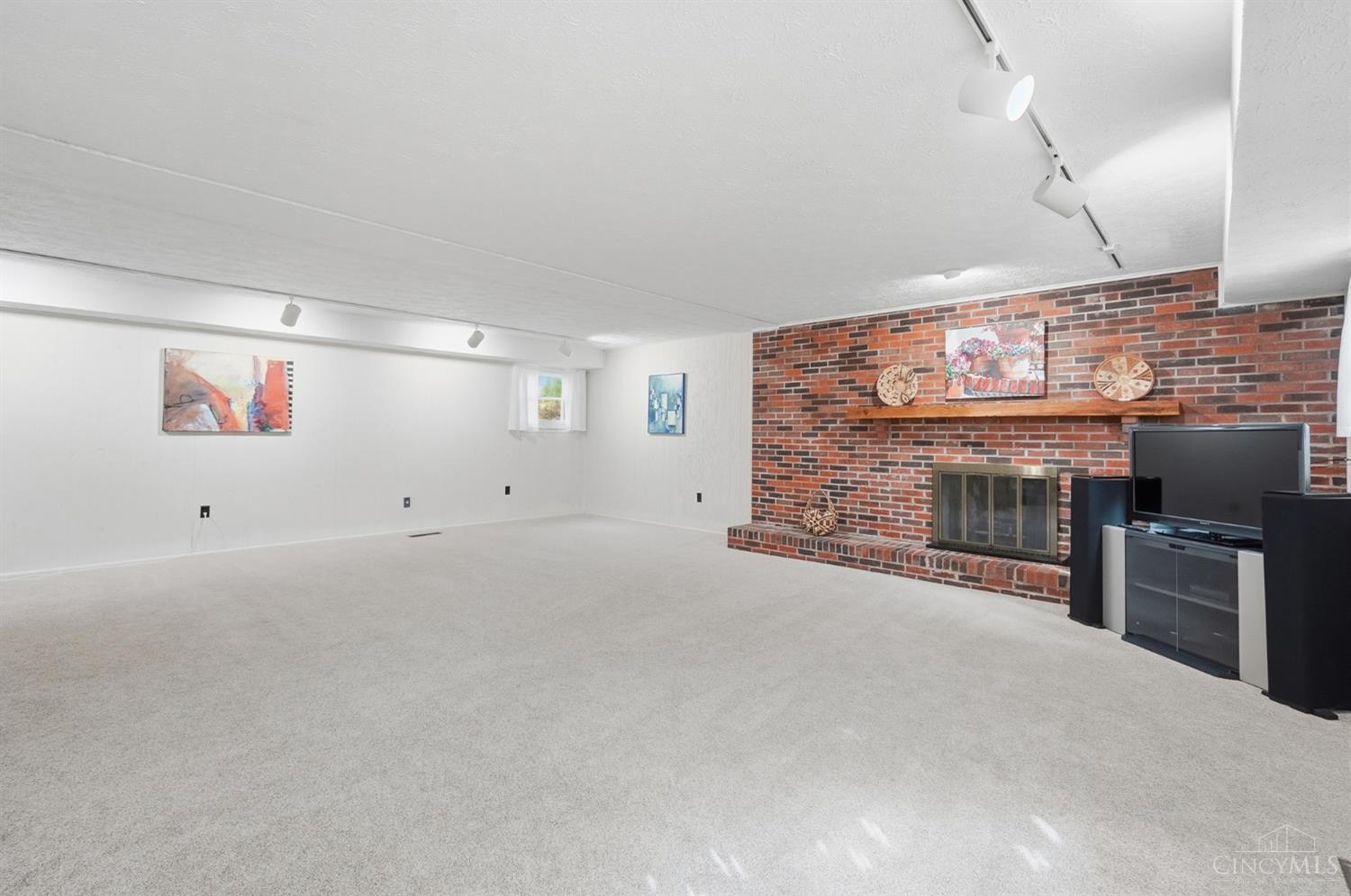9678 Iris Drive