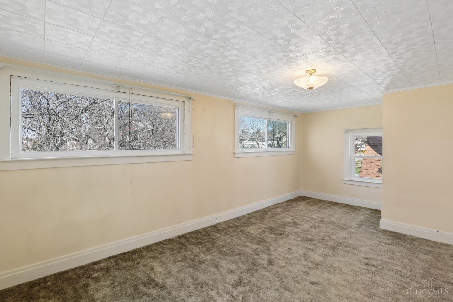 19 Parkway Avenue