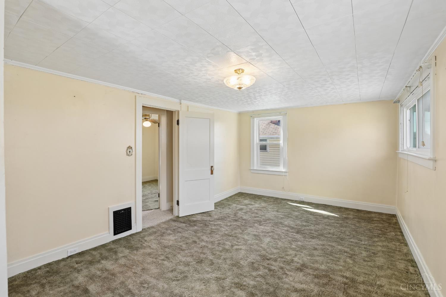 19 Parkway Avenue