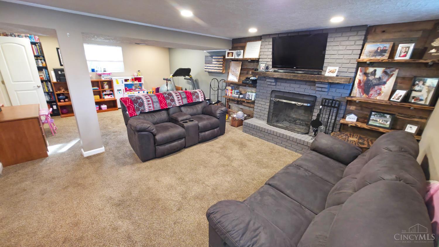 3301 Linsan Drive