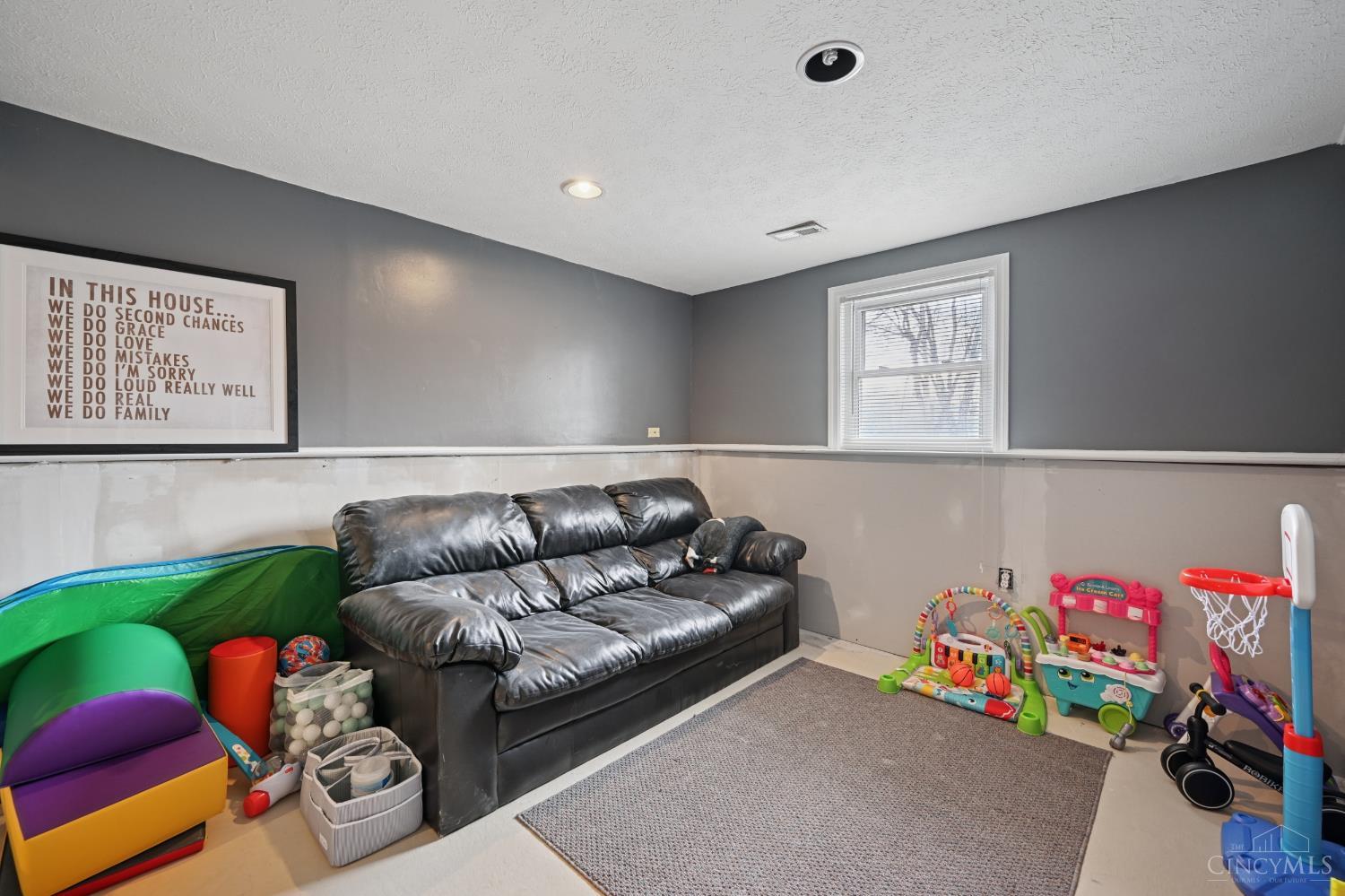 4636 Blackberry Lane