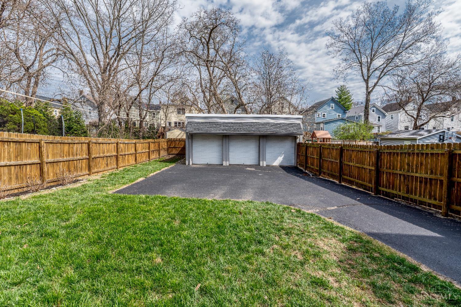 2832 Linwood Avenue